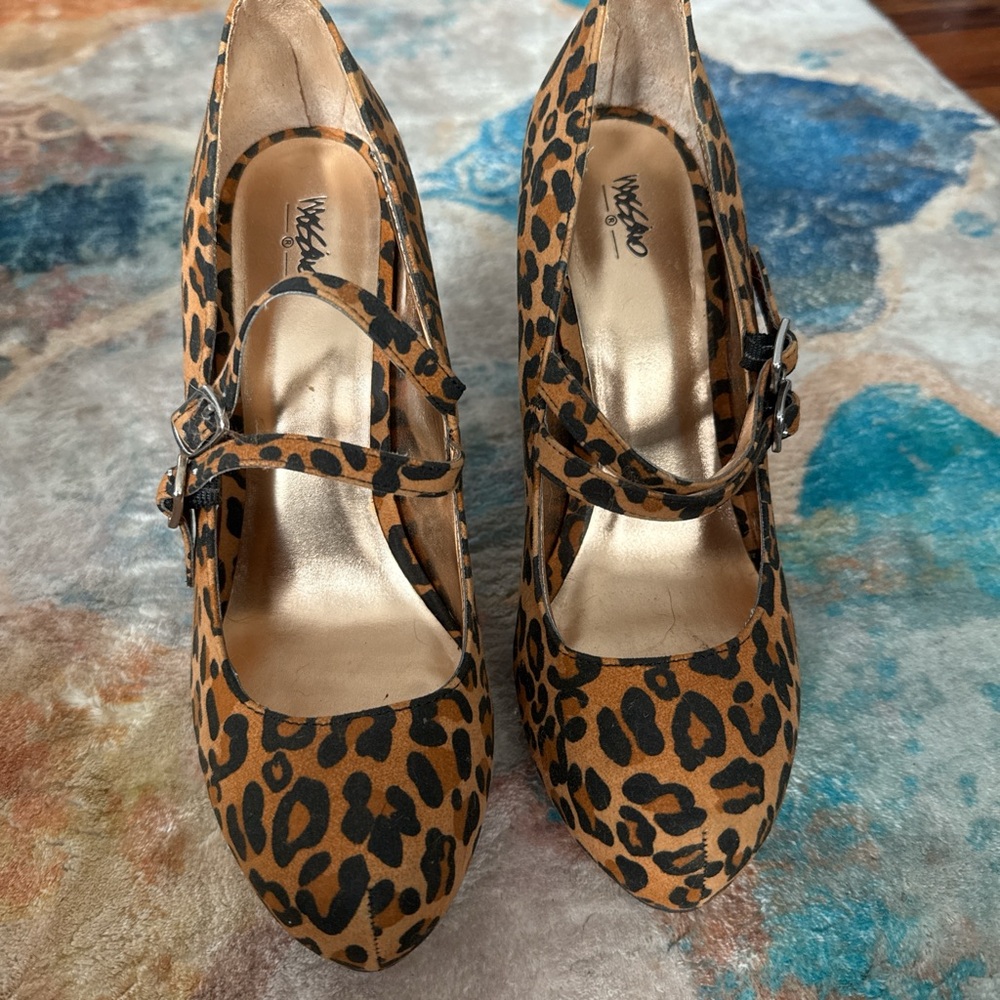 Mossimo Supply Co. Tan Leopard Print Heels